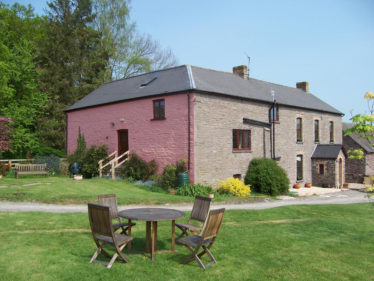 Brynderwen Bed & Breakfast Llangorse Ngoại thất bức ảnh