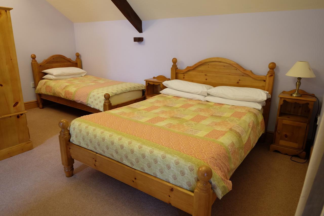 Brynderwen Bed & Breakfast Llangorse Ngoại thất bức ảnh