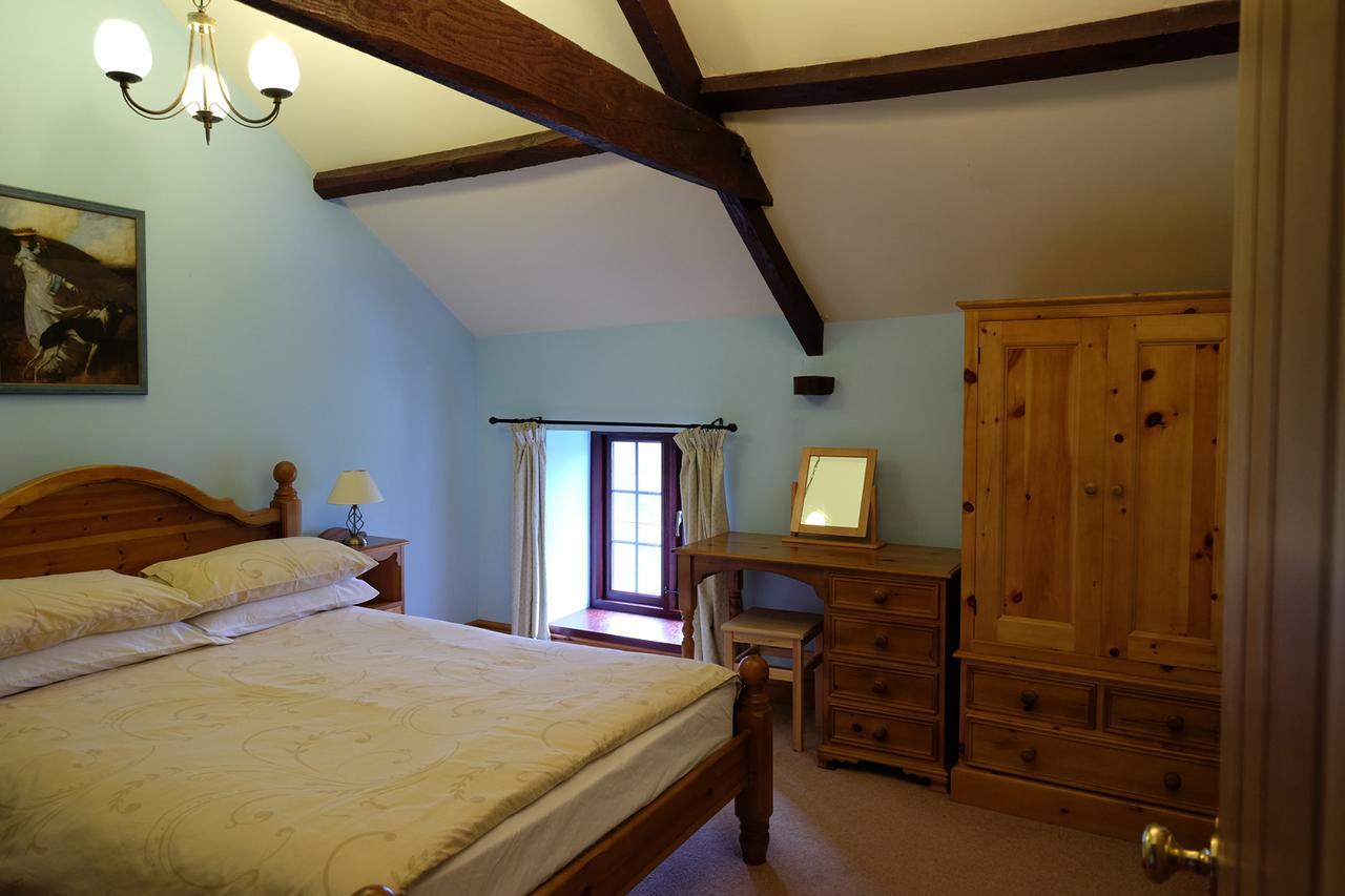 Brynderwen Bed & Breakfast Llangorse Ngoại thất bức ảnh